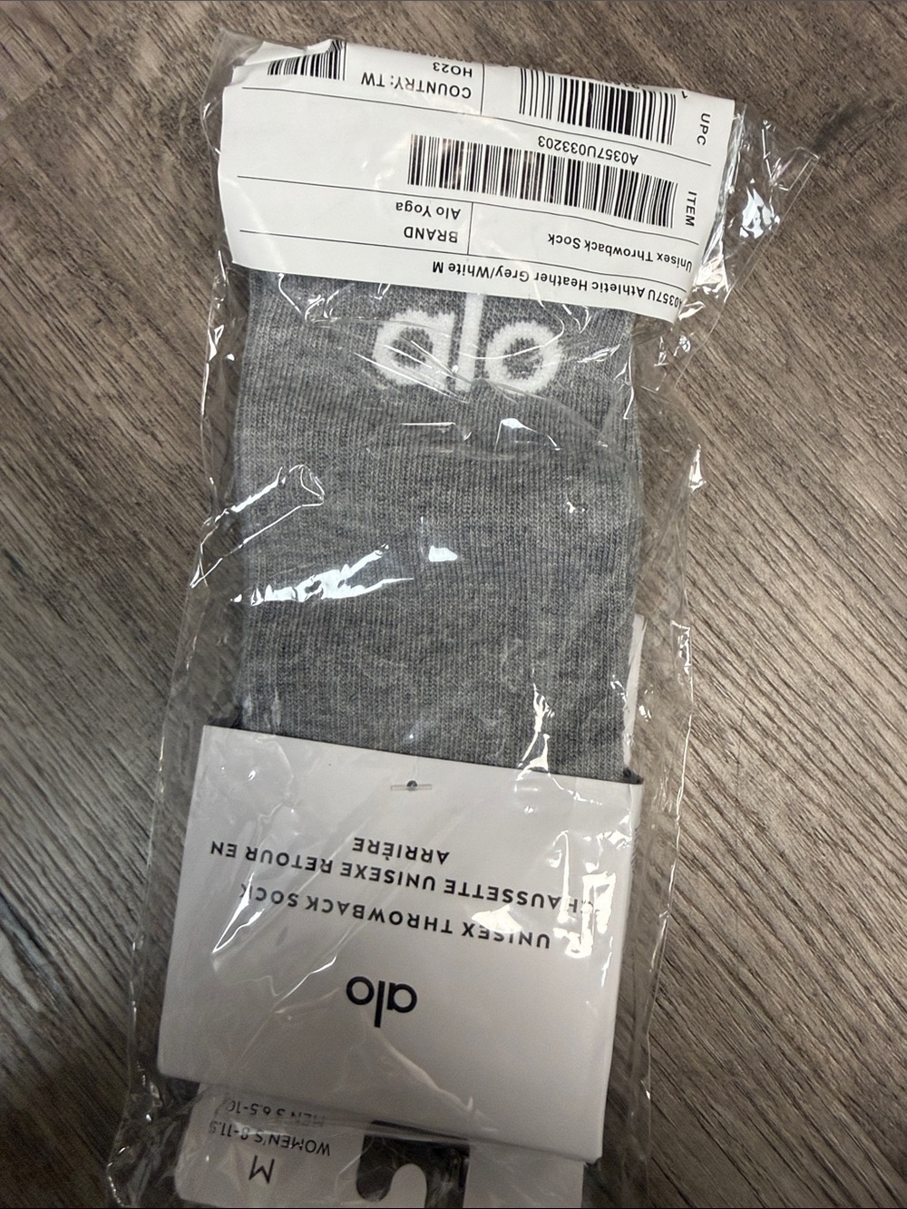 ALO Yoga Men’s Light Gray Logo Crew Socks